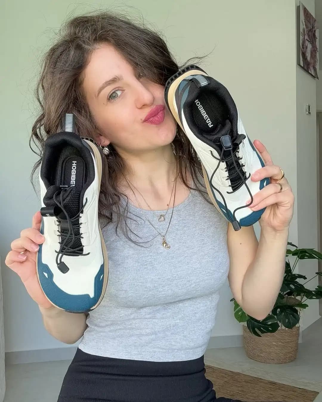 Hollow - Wide Toe Sneakers