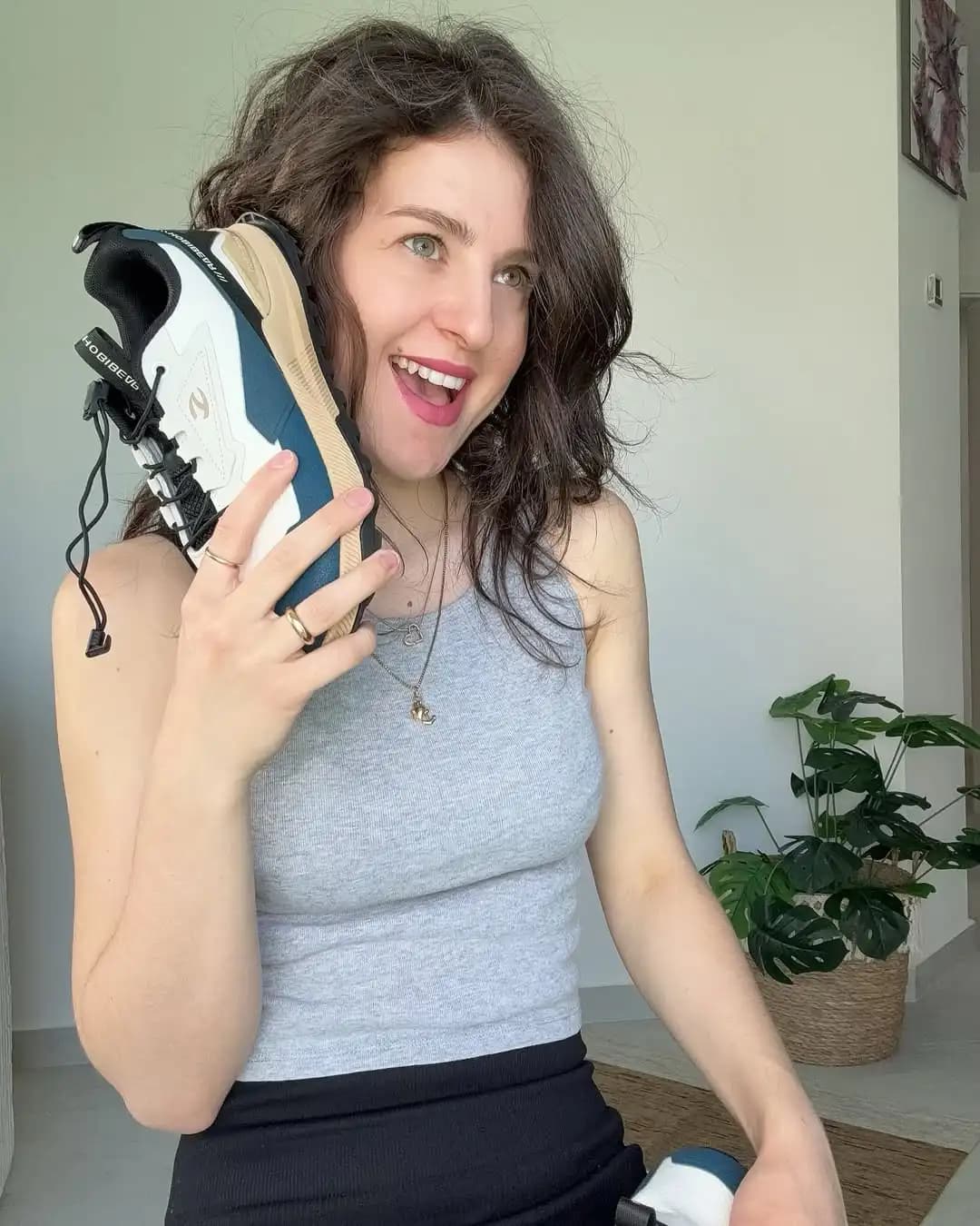 Hollow - Wide Toe Sneakers